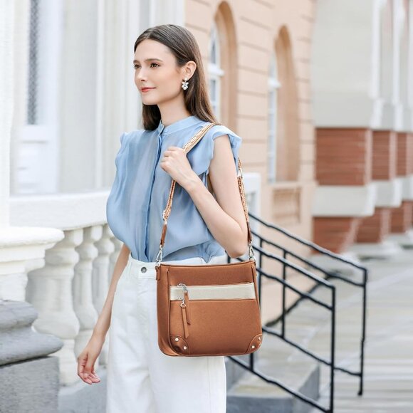 Snake Print Leather Brown Crossbody Bag for Women Chain Strap and Clutch Style - Picture 7 of 7